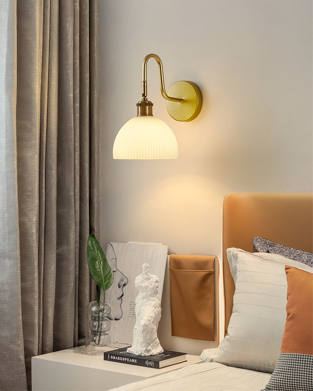 HeritageBeam – Classic Wall Lamp with Luxe Elegance