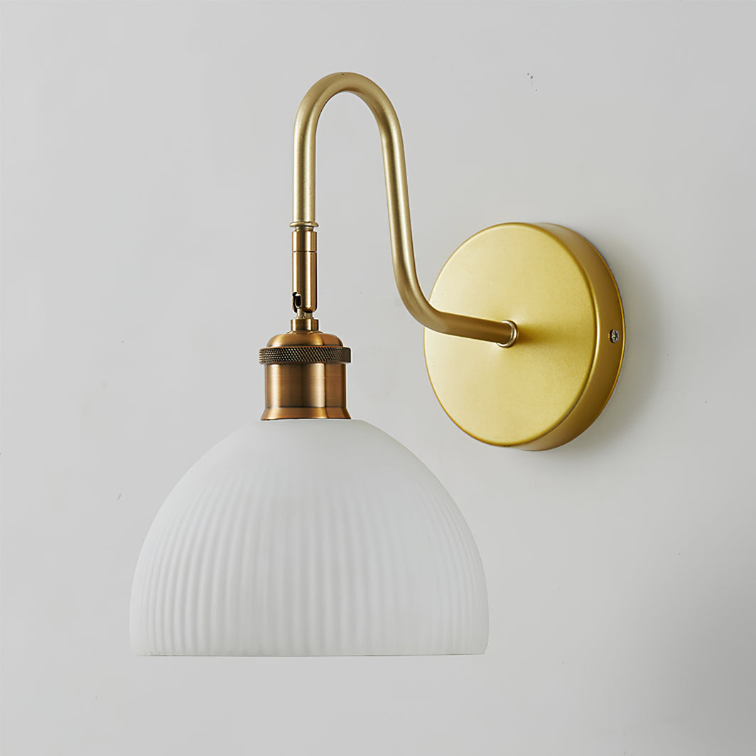 HeritageBeam – Classic Wall Lamp with Luxe Elegance