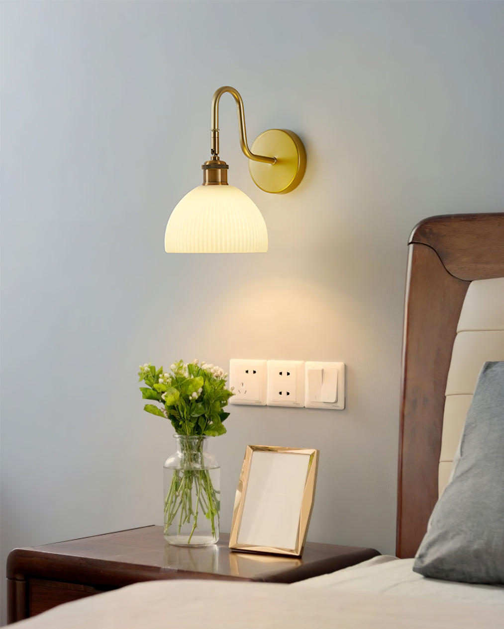 HeritageBeam – Classic Wall Lamp with Luxe Elegance