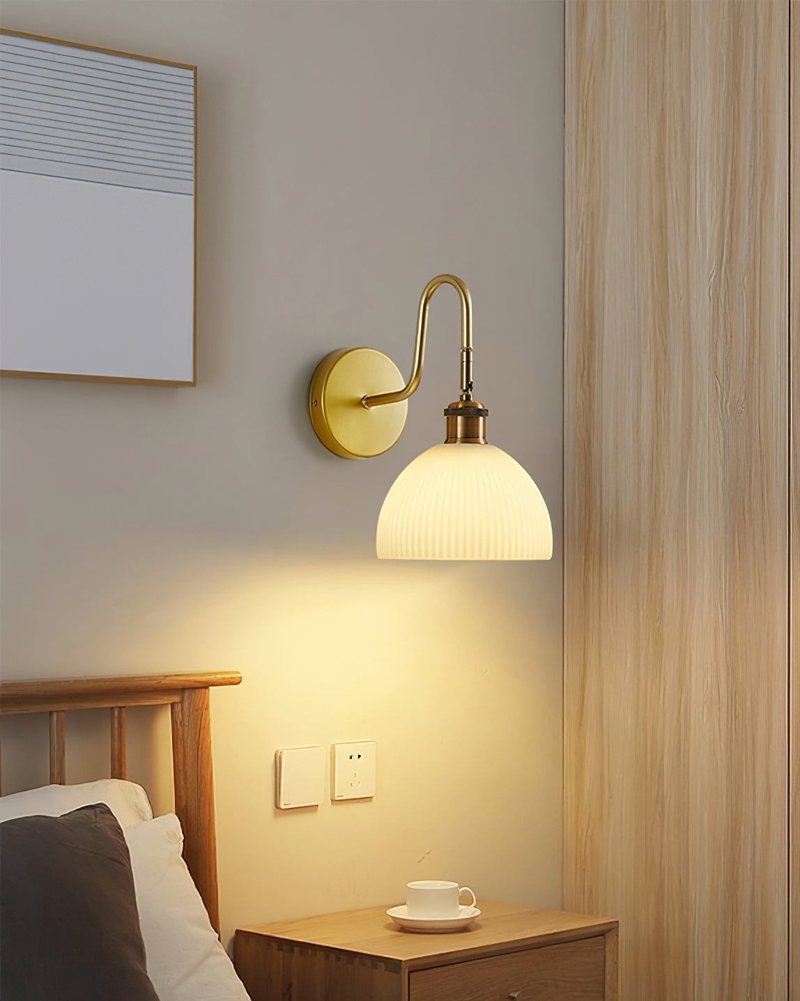 HeritageBeam – Classic Wall Lamp with Luxe Elegance