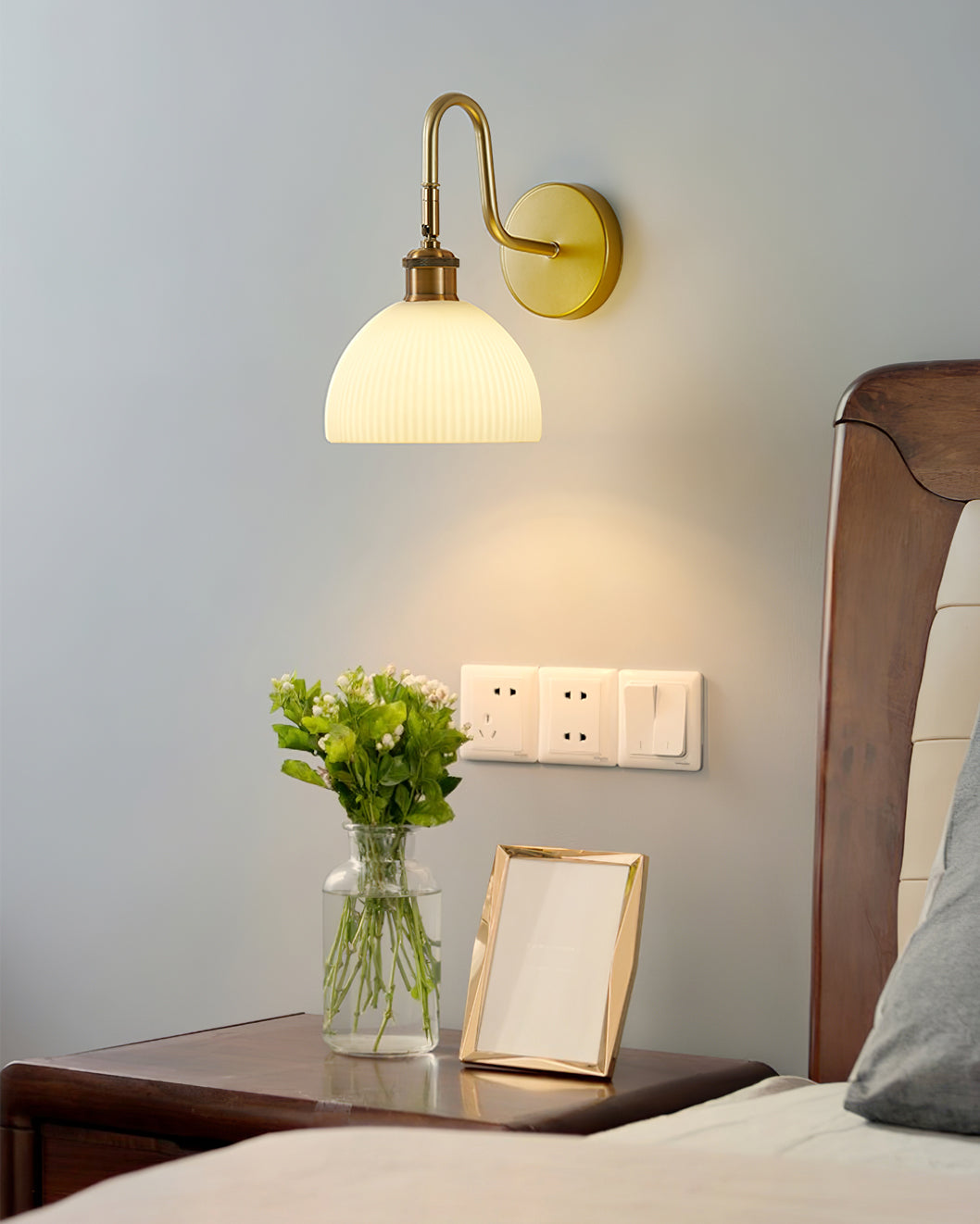 HeritageBeam – Classic Wall Lamp with Luxe Elegance