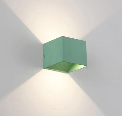 SquareGlow – Contemporary Wall Light