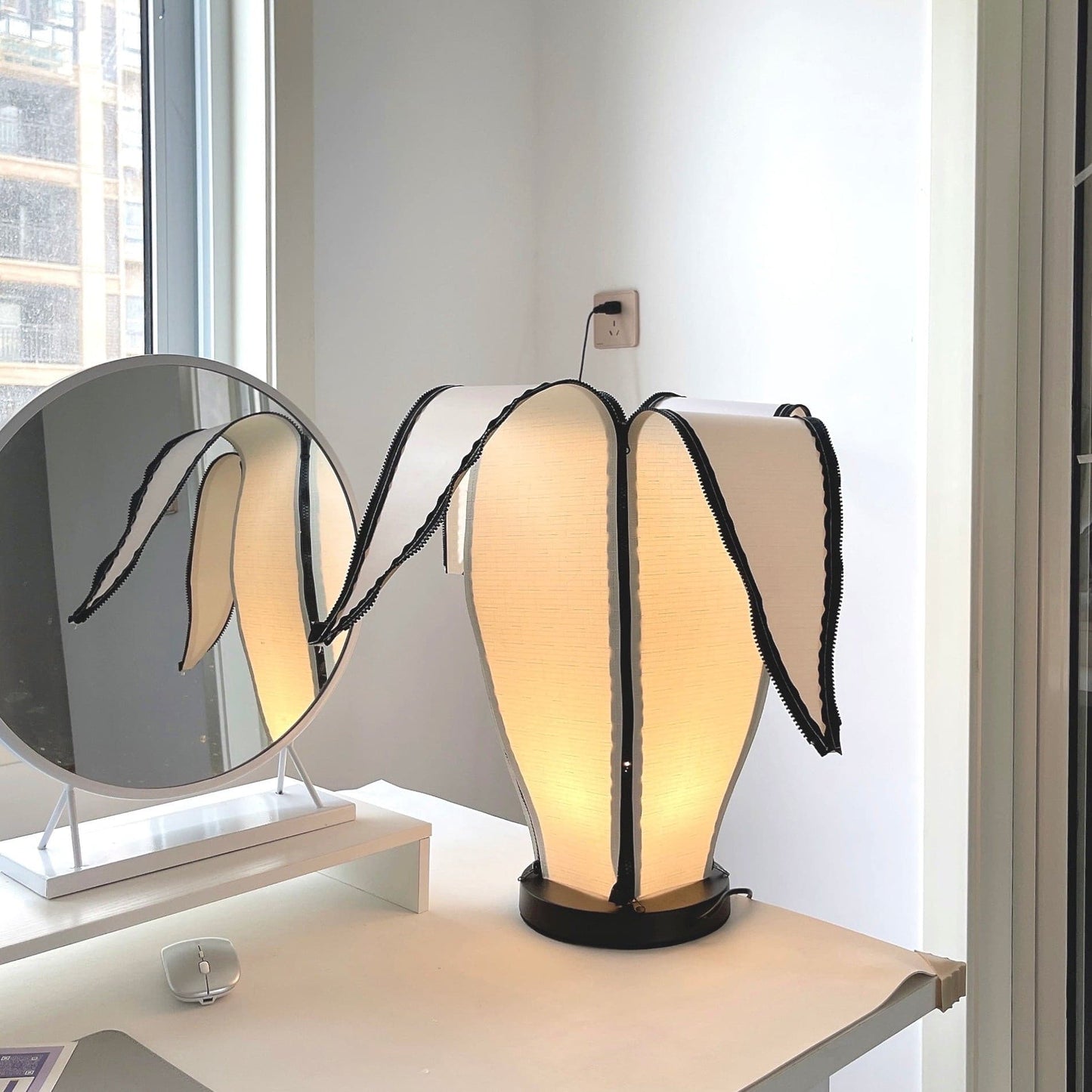 GlowBanana - Lampada da Tavolo con Forma di Banana Gioiosa e Luce Morbida