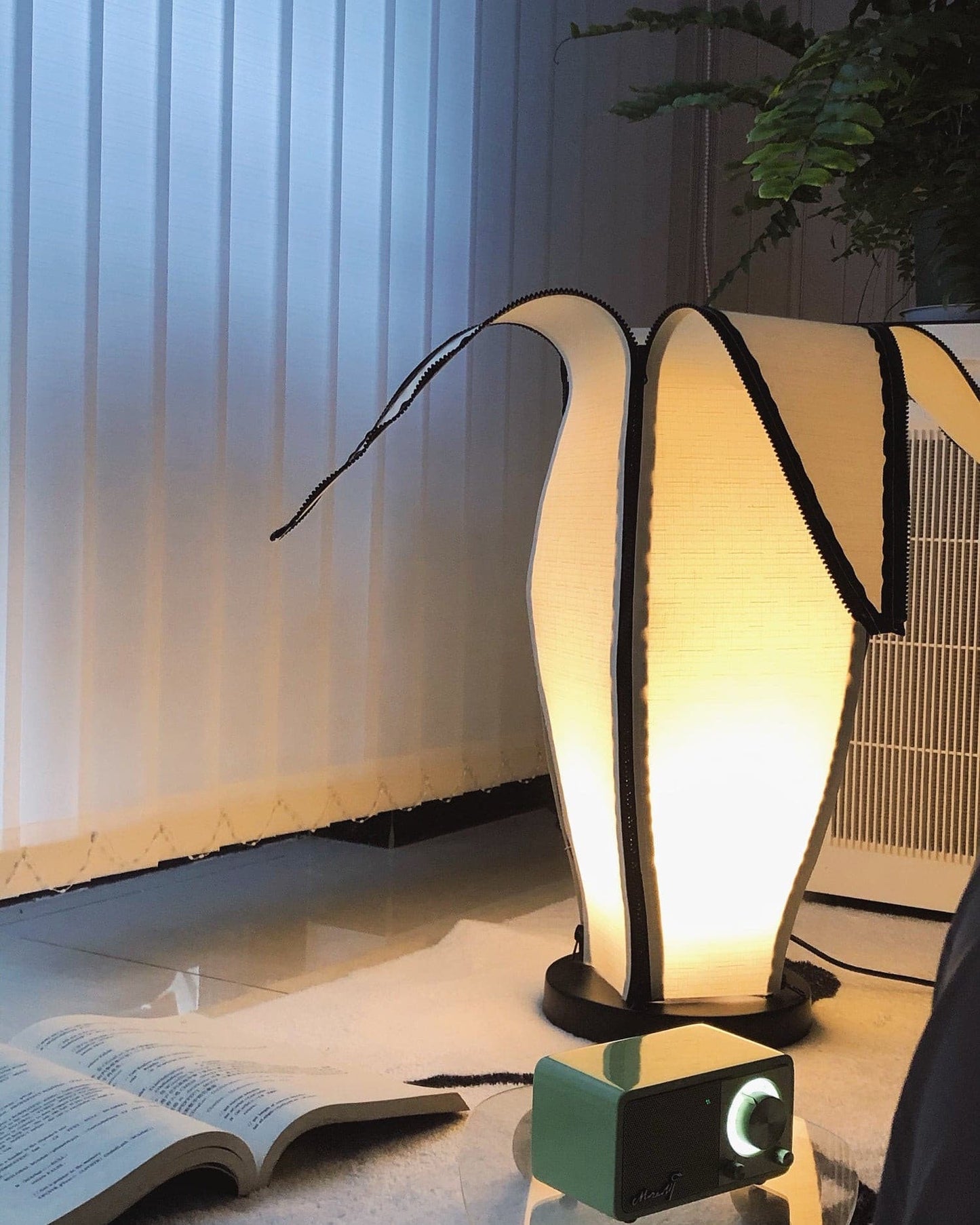 GlowBanana - Lampada da Tavolo con Forma di Banana Gioiosa e Luce Morbida