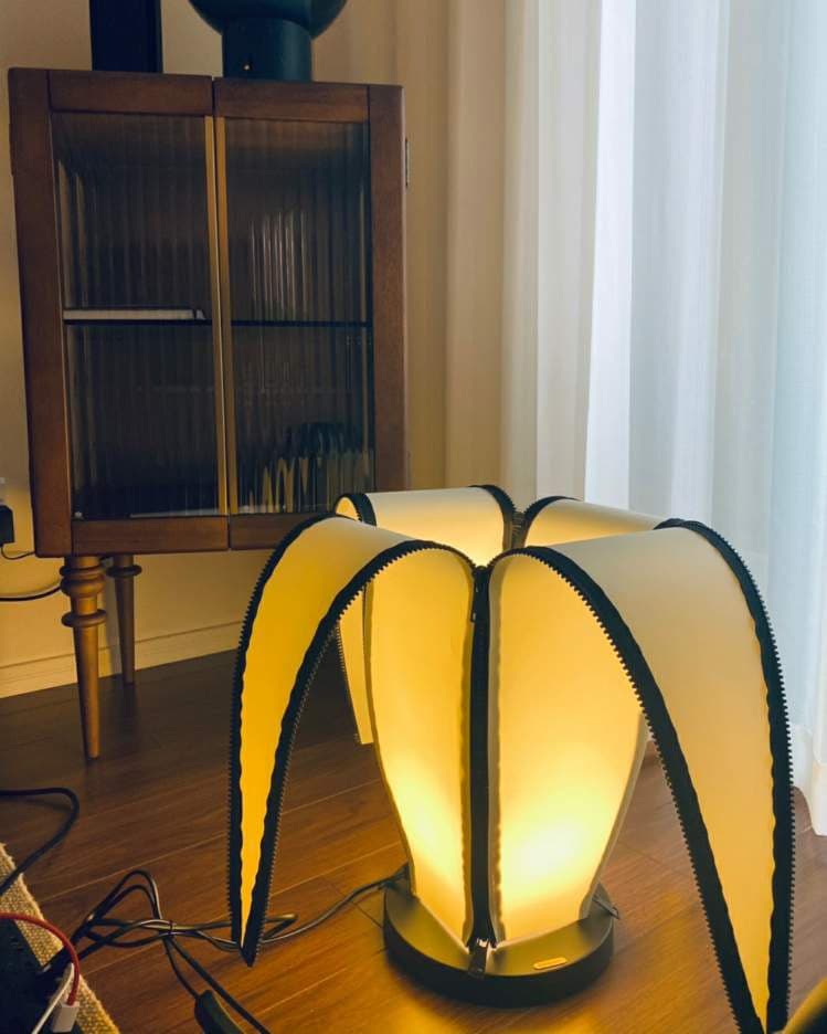 GlowBanana - Lampada da Tavolo con Forma di Banana Gioiosa e Luce Morbida