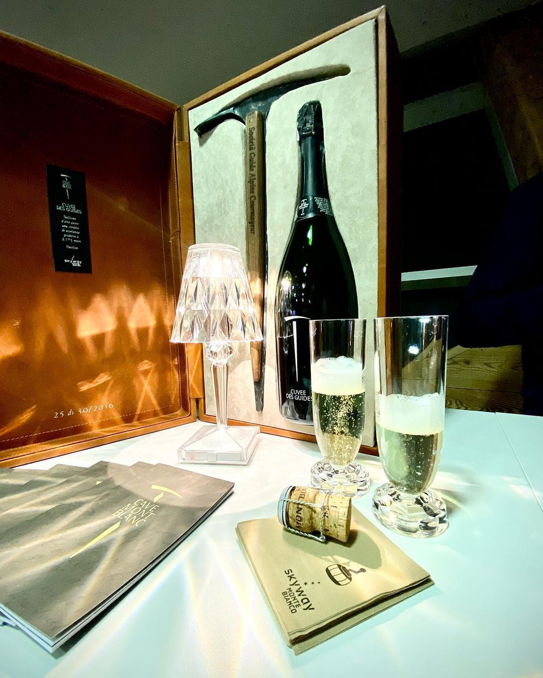 SparkleBeam - Moderne LED-lampe med et strejf af glamour