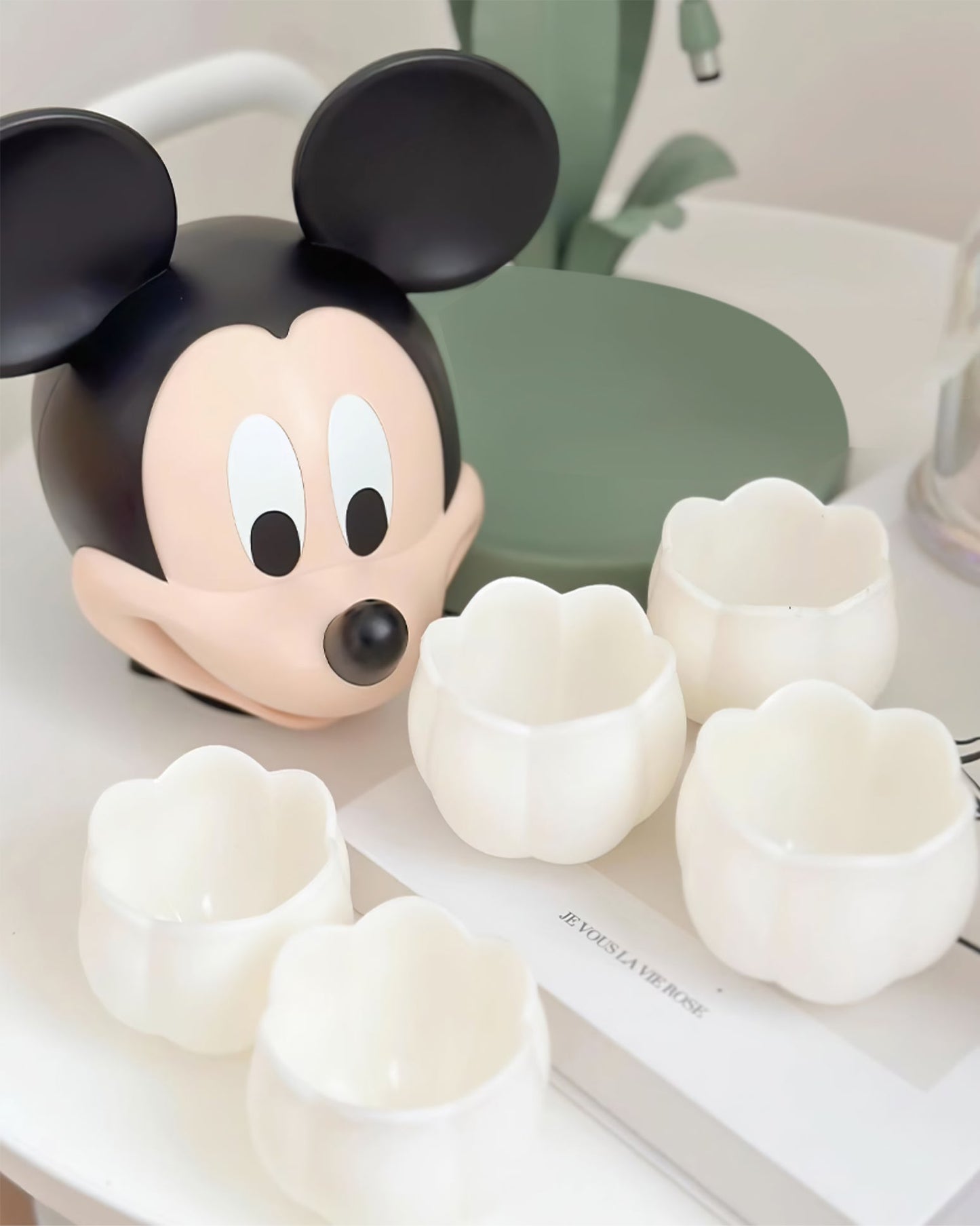 FloraLuxe – Wyrafinowane Wnętrze Światła z Orchideą