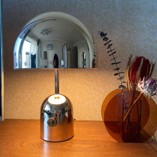 ChimeGlow – Elegancka Lampa Stołowa inspirowana Zegarem