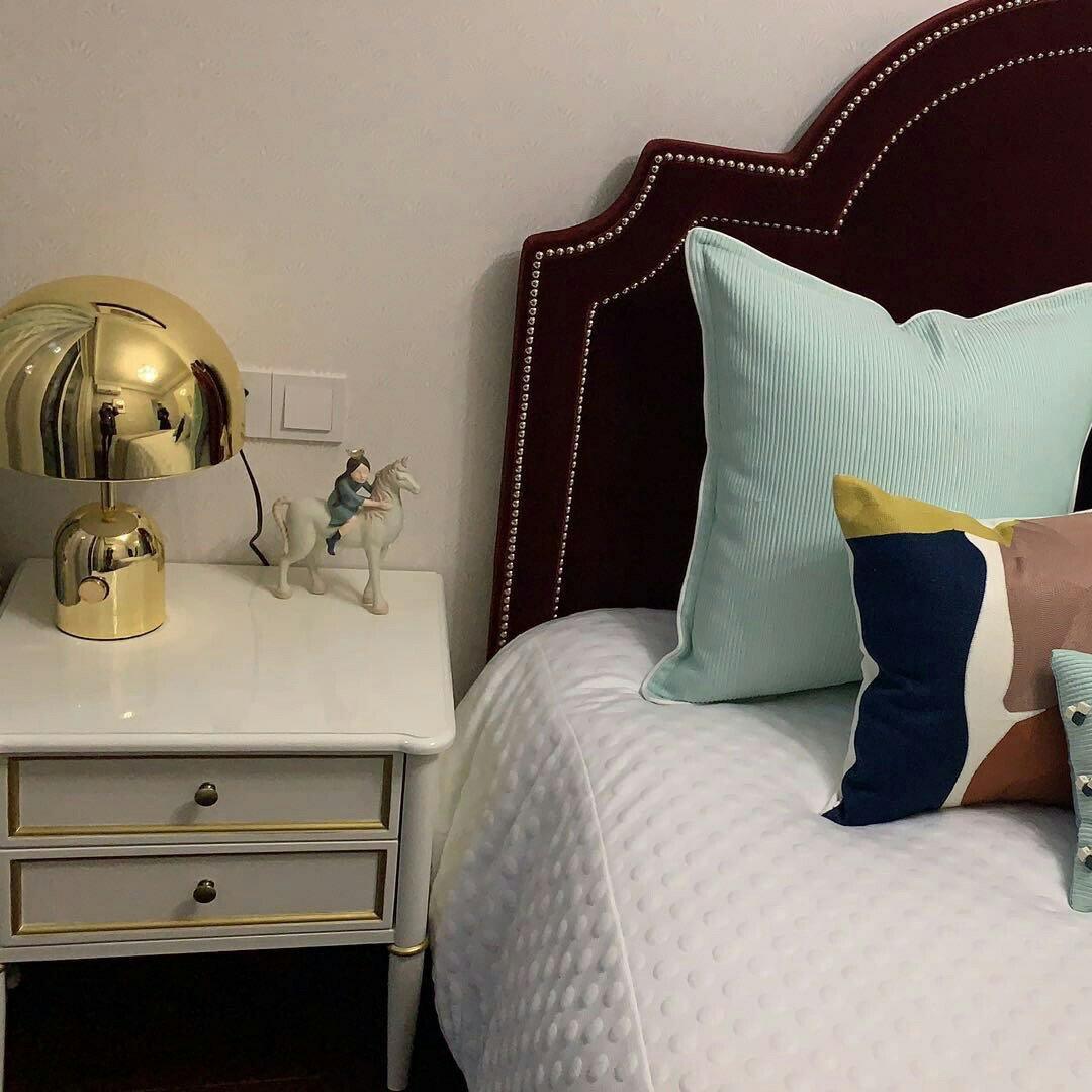 ChimeGlow – Lampe de table élégante inspirée de l’horloge