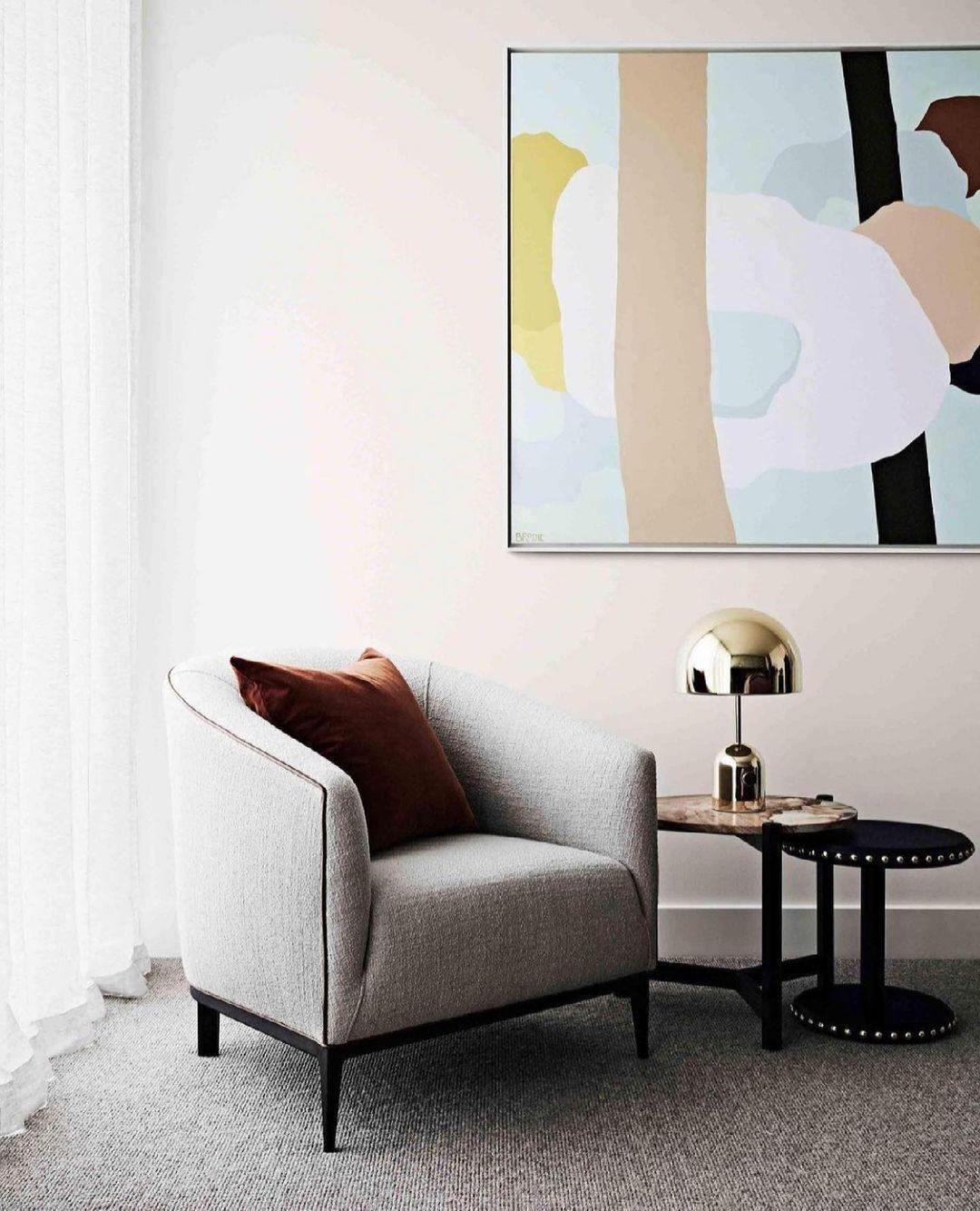 ChimeGlow – Lampe de table élégante inspirée de l’horloge