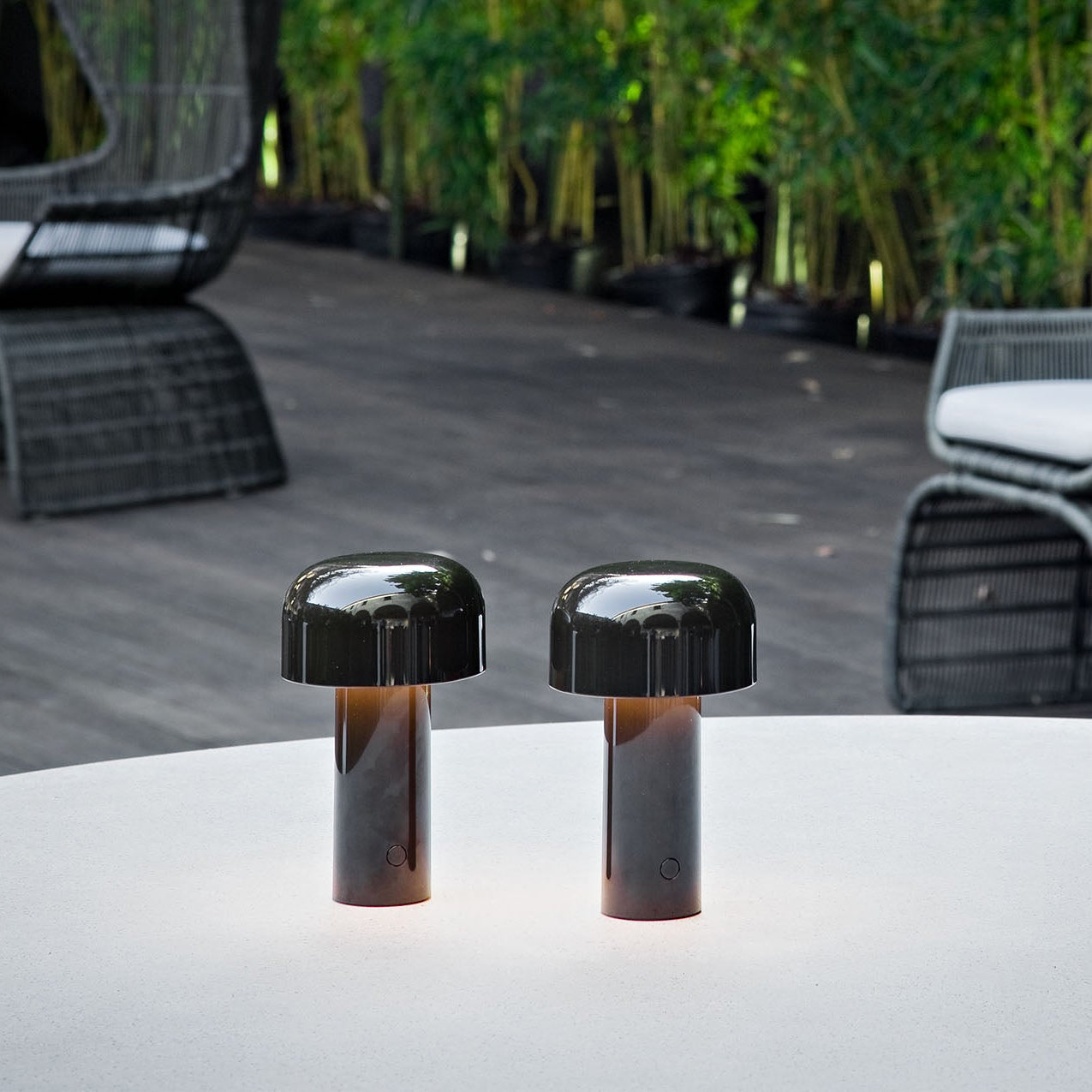 EcoGlow – Lámpara de Mesa LED Recargable con Diseño Portátil