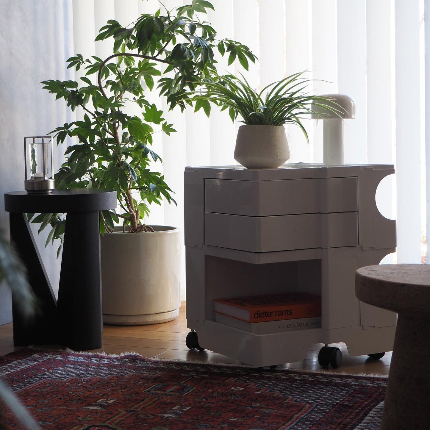 EcoGlow – Lámpara de Mesa LED Recargable con Diseño Portátil