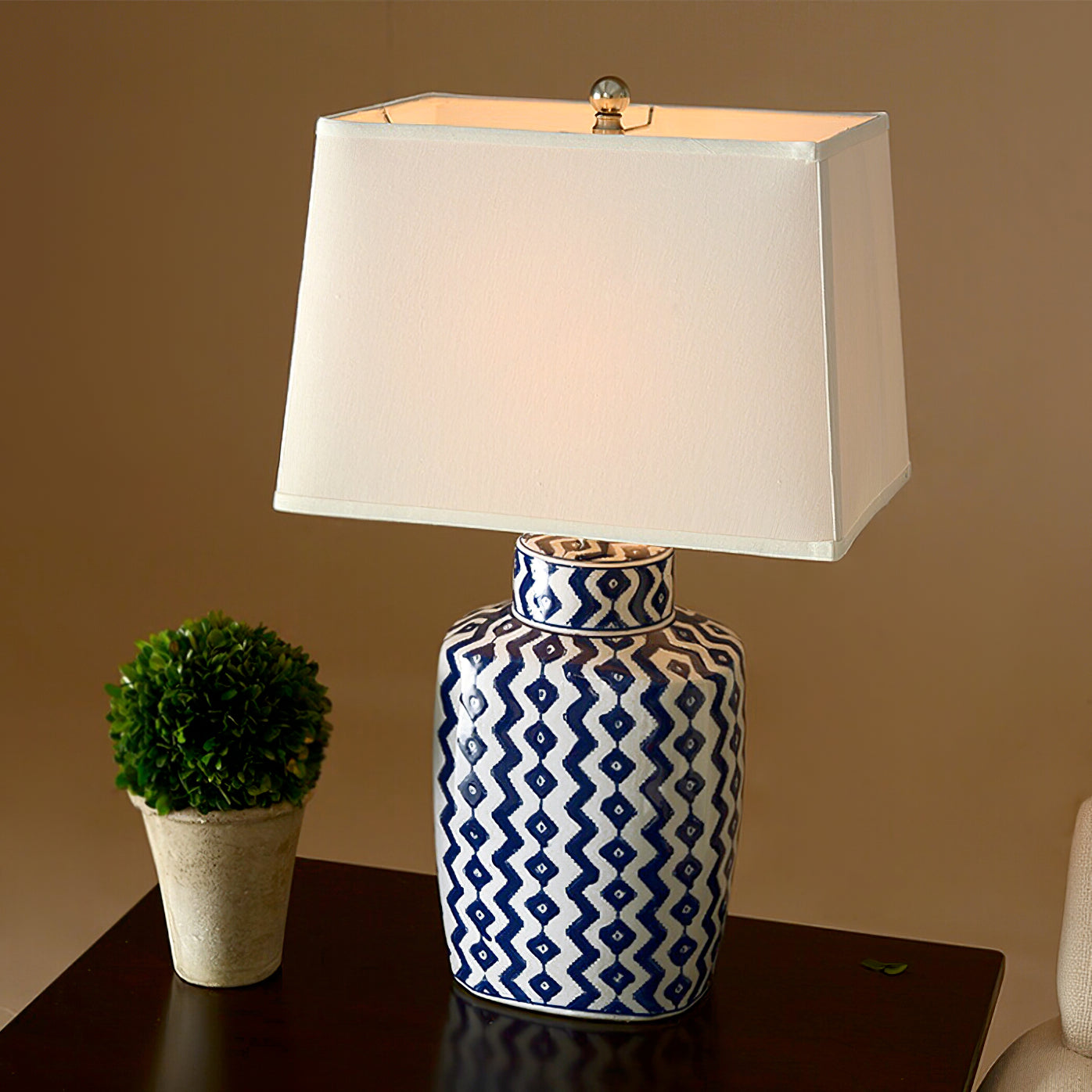 GlowBeryl - Table Lamp with Classic Style and Inviting Glow