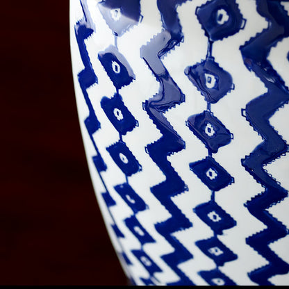 GlowBeryl - Table Lamp with Classic Style and Inviting Glow