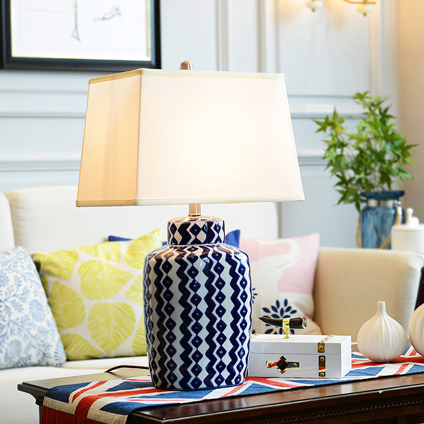 GlowBeryl - Table Lamp with Classic Style and Inviting Glow