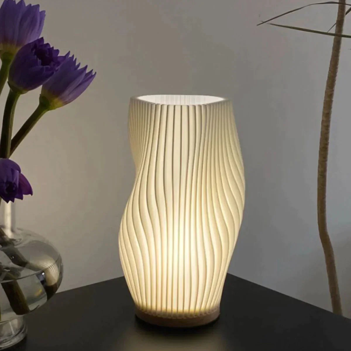 CalmGlow – Lampe de table Wave élégante