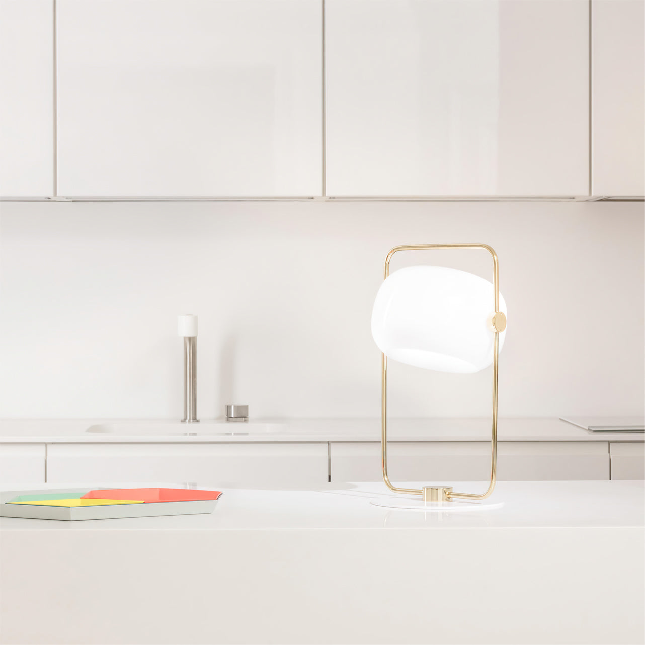 StreamGlow – Elegant Glass Table Lamp with Minimalist Design