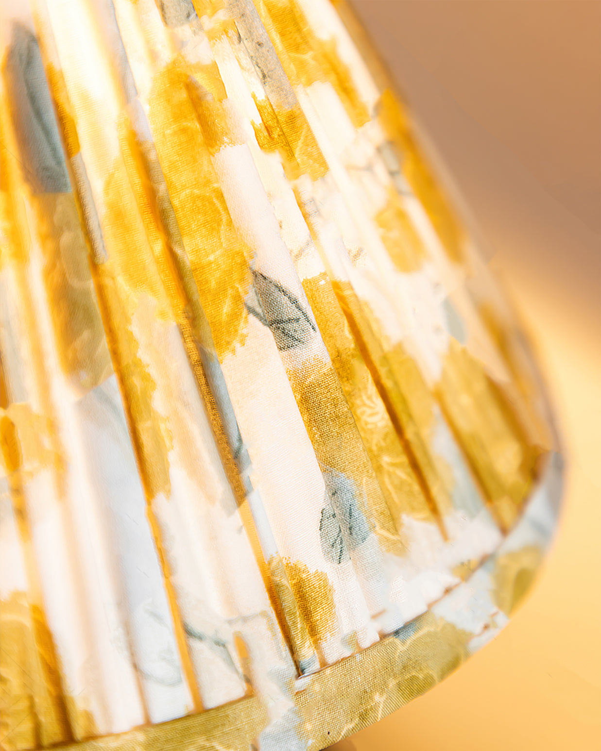 LuxeBobbinGlow - Elegant Skrivebordslampe