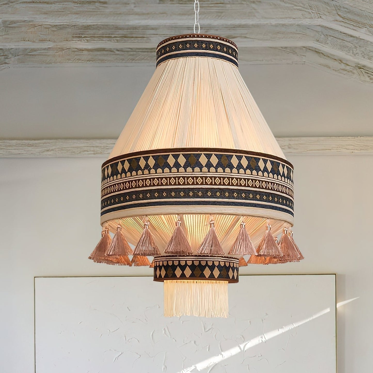 BohoFringe – Artistic Pendant Lamp with Flowing Fringes for Bohemian Charm