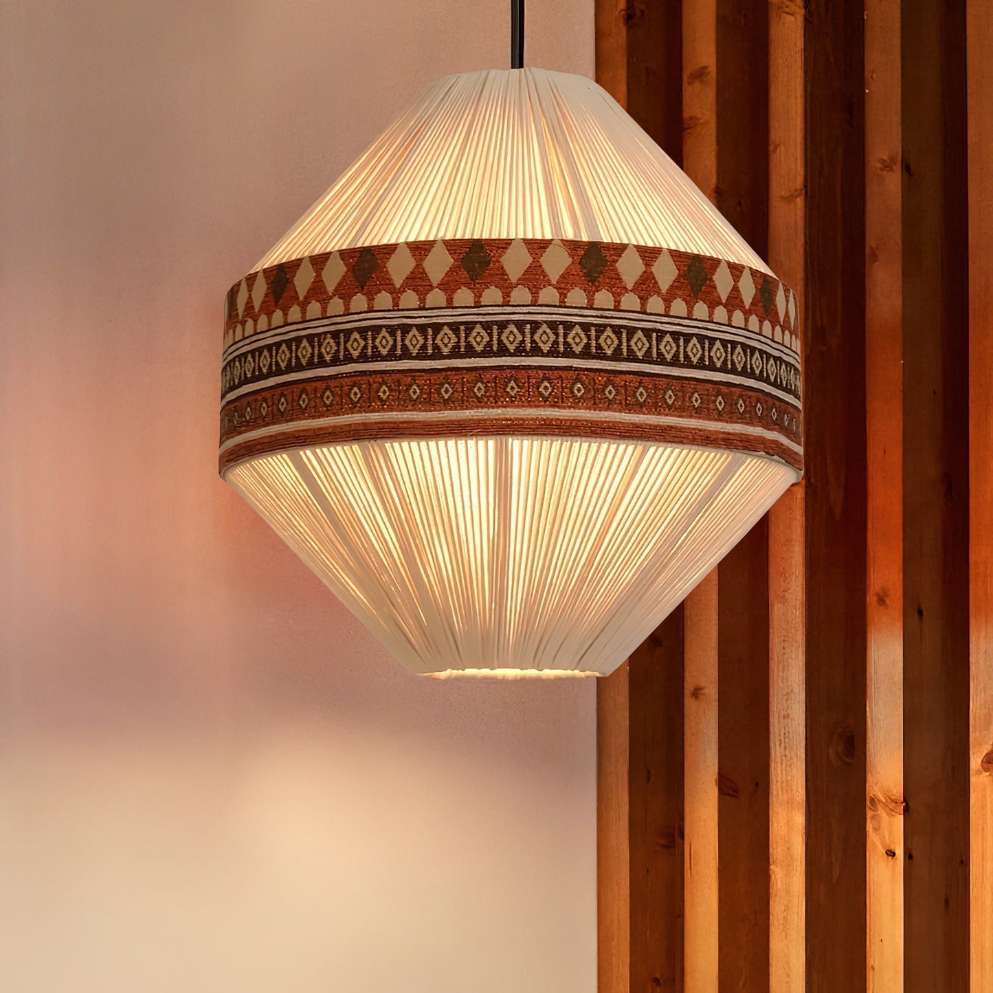 BohoFringe – Artistic Pendant Lamp with Flowing Fringes for Bohemian Charm
