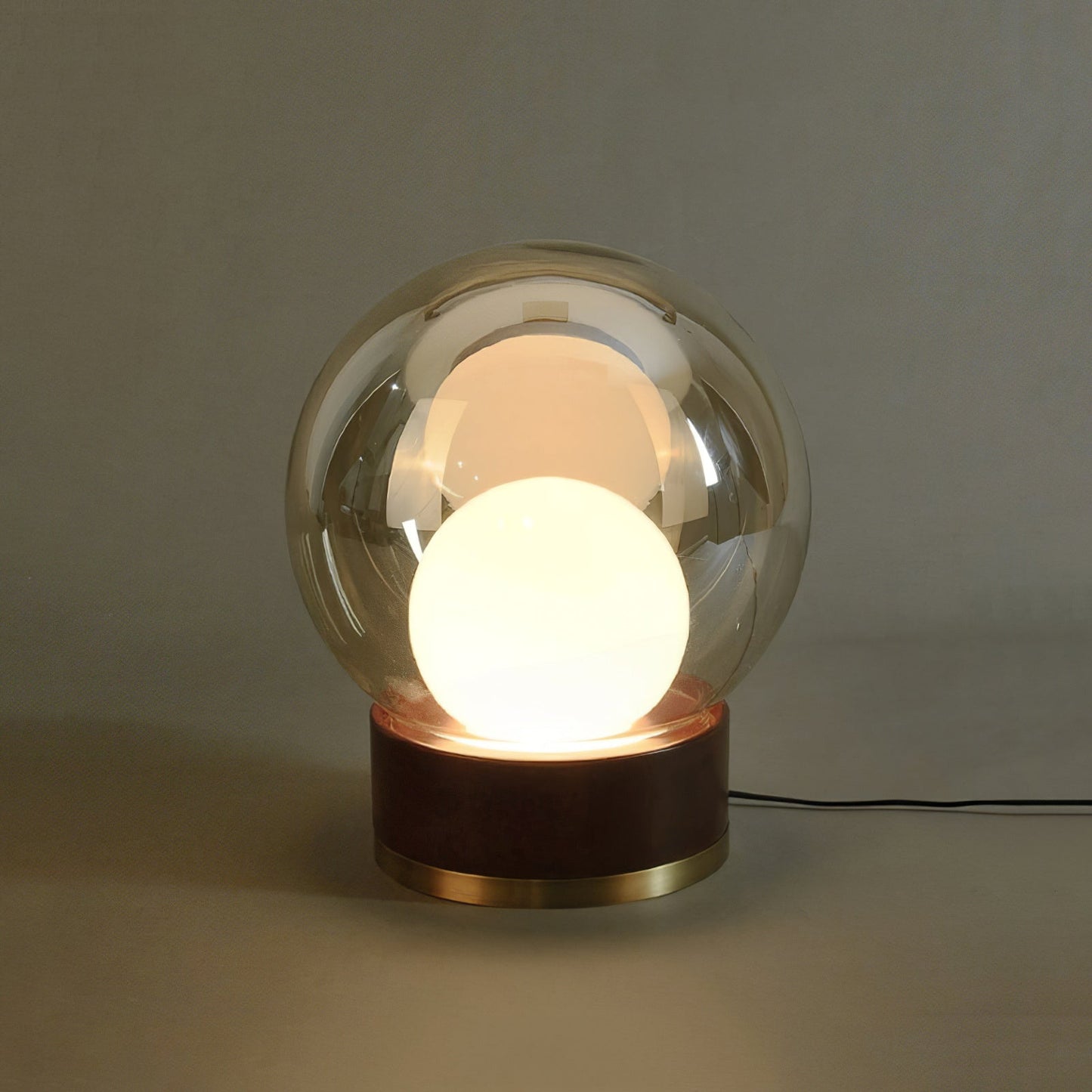 LuxeBoule - Table Lamp with Geometric Shape and Cozy Light Diffusion