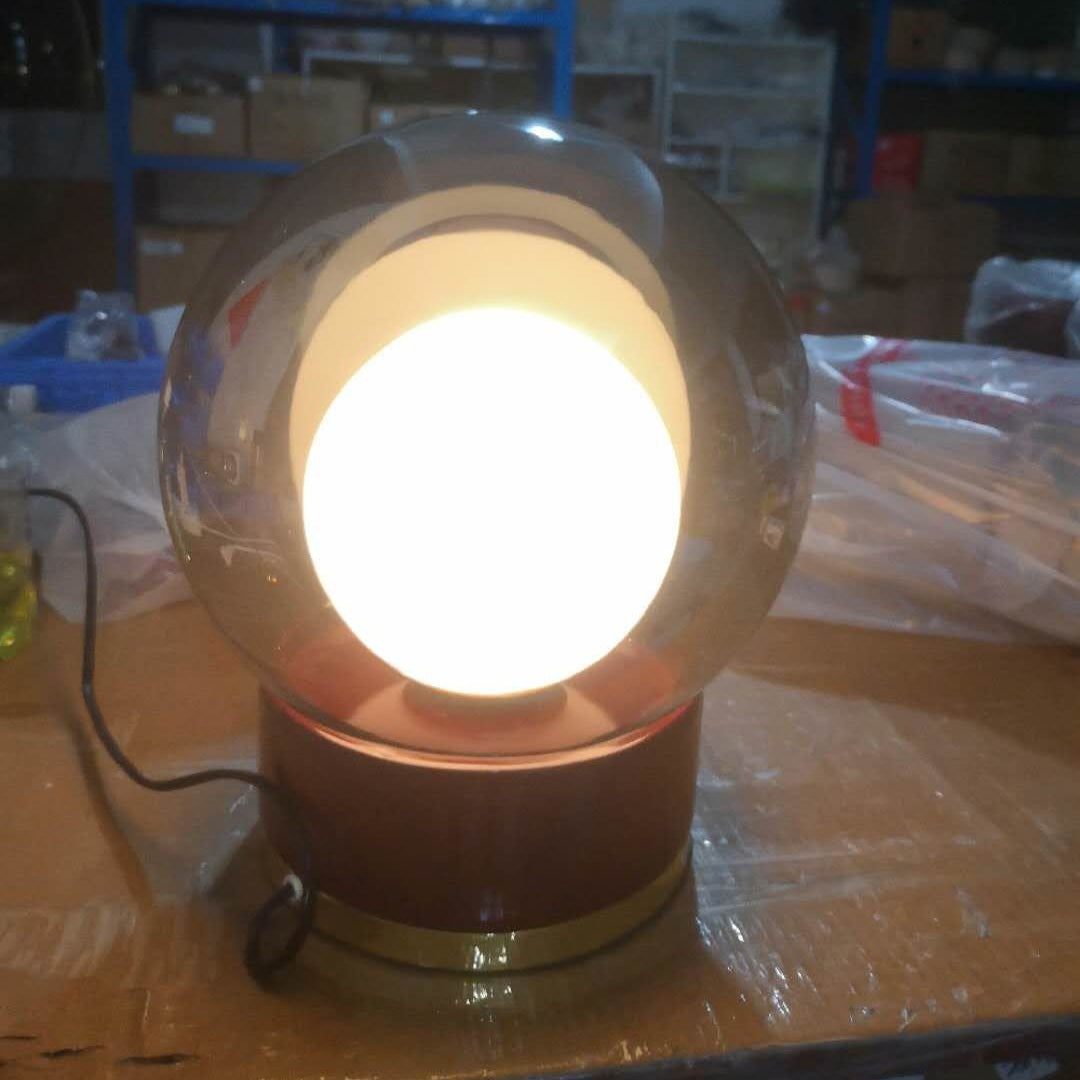 LuxeBoule - Table Lamp with Geometric Shape and Cozy Light Diffusion