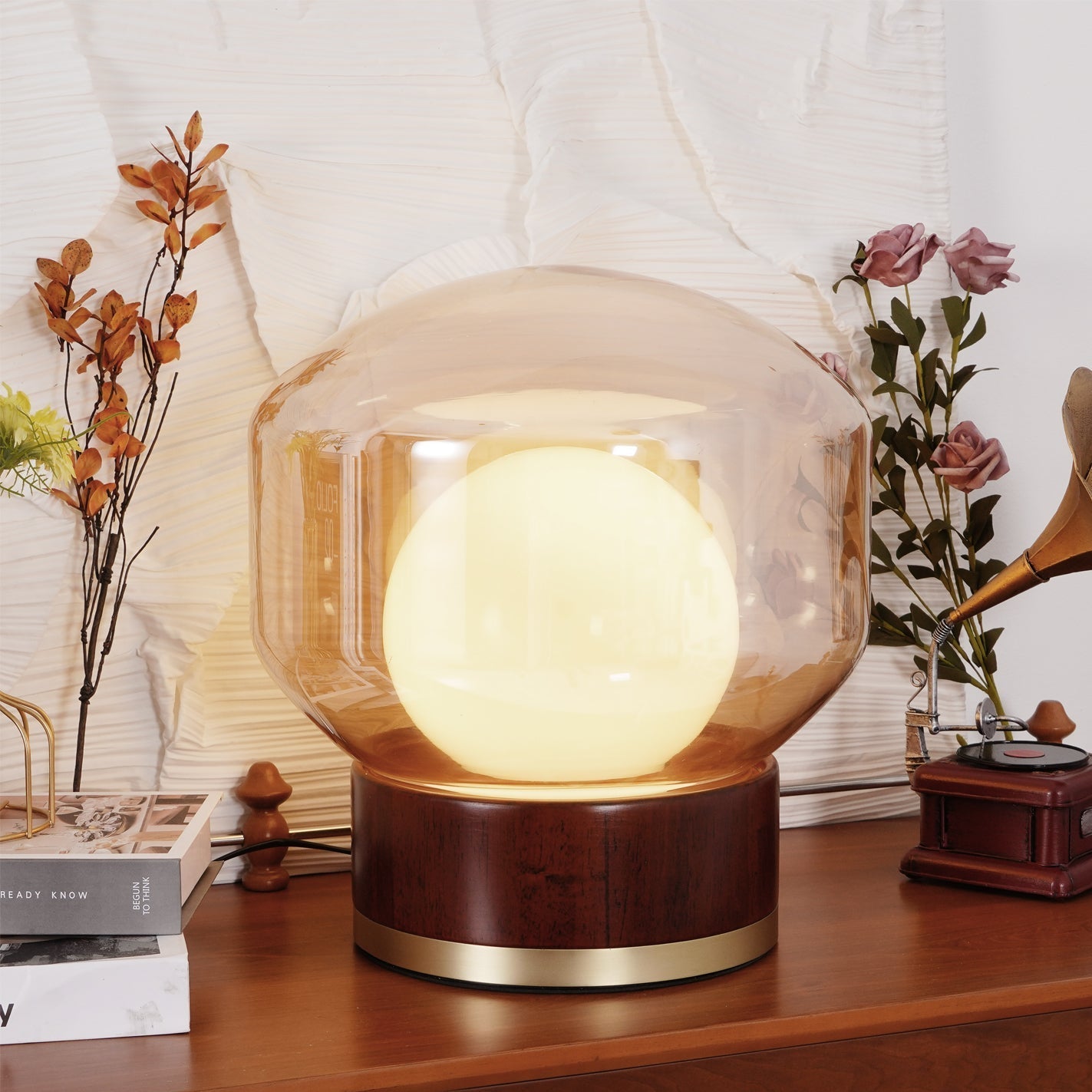 LuxeBoule - Table Lamp with Geometric Shape and Cozy Light Diffusion