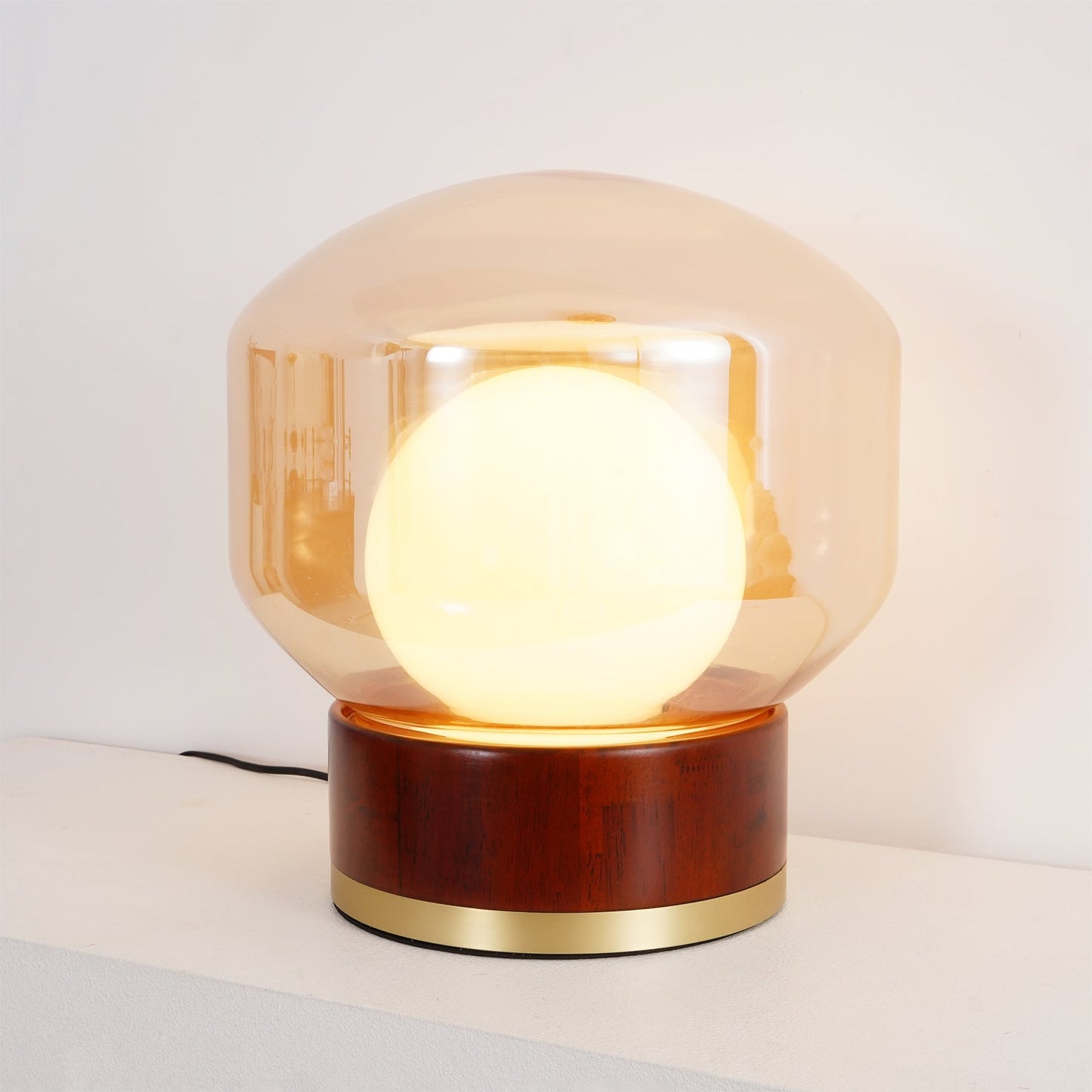 LuxeBoule - Table Lamp with Geometric Shape and Cozy Light Diffusion