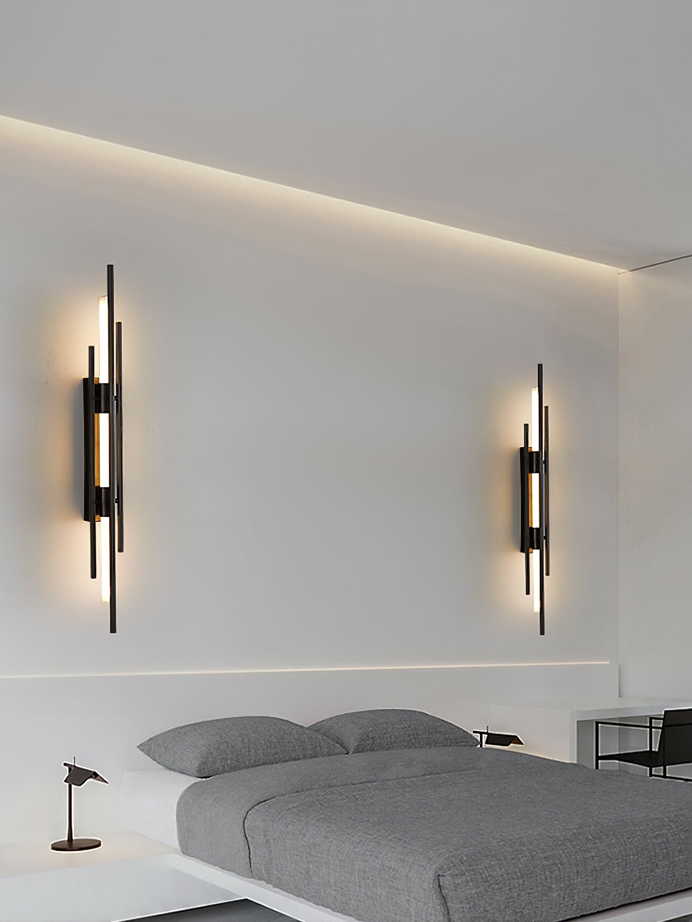 LuxeAura – Lámpara de pared dorada opulenta para espacios elegantes