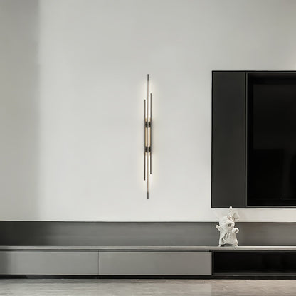 LuxeAura – Lámpara de pared dorada opulenta para espacios elegantes