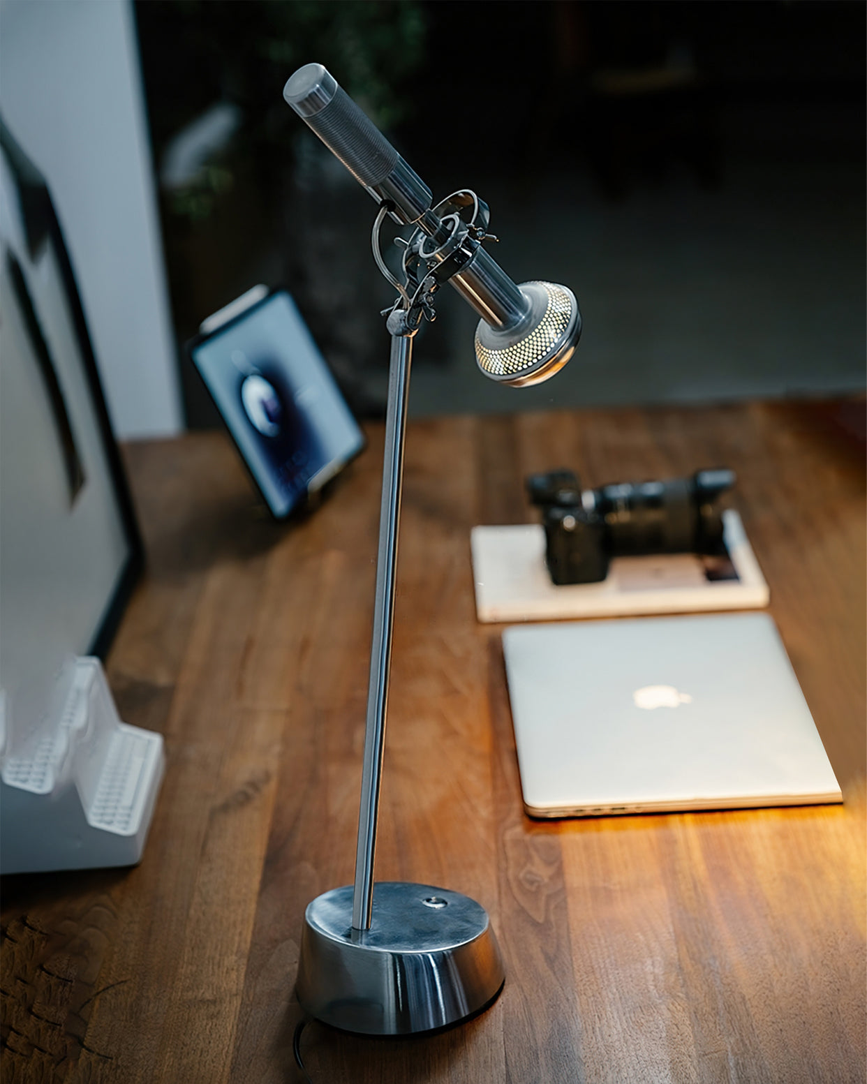 IronLume – Sleek Metal Industrial Table Lamp