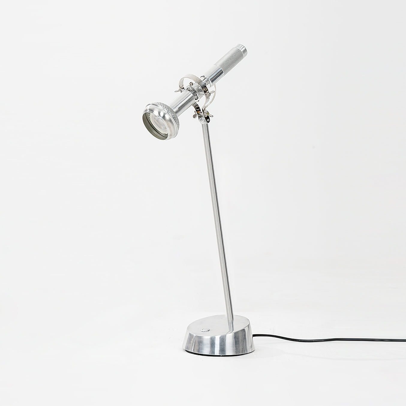IronLume – Sleek Metal Industrial Table Lamp