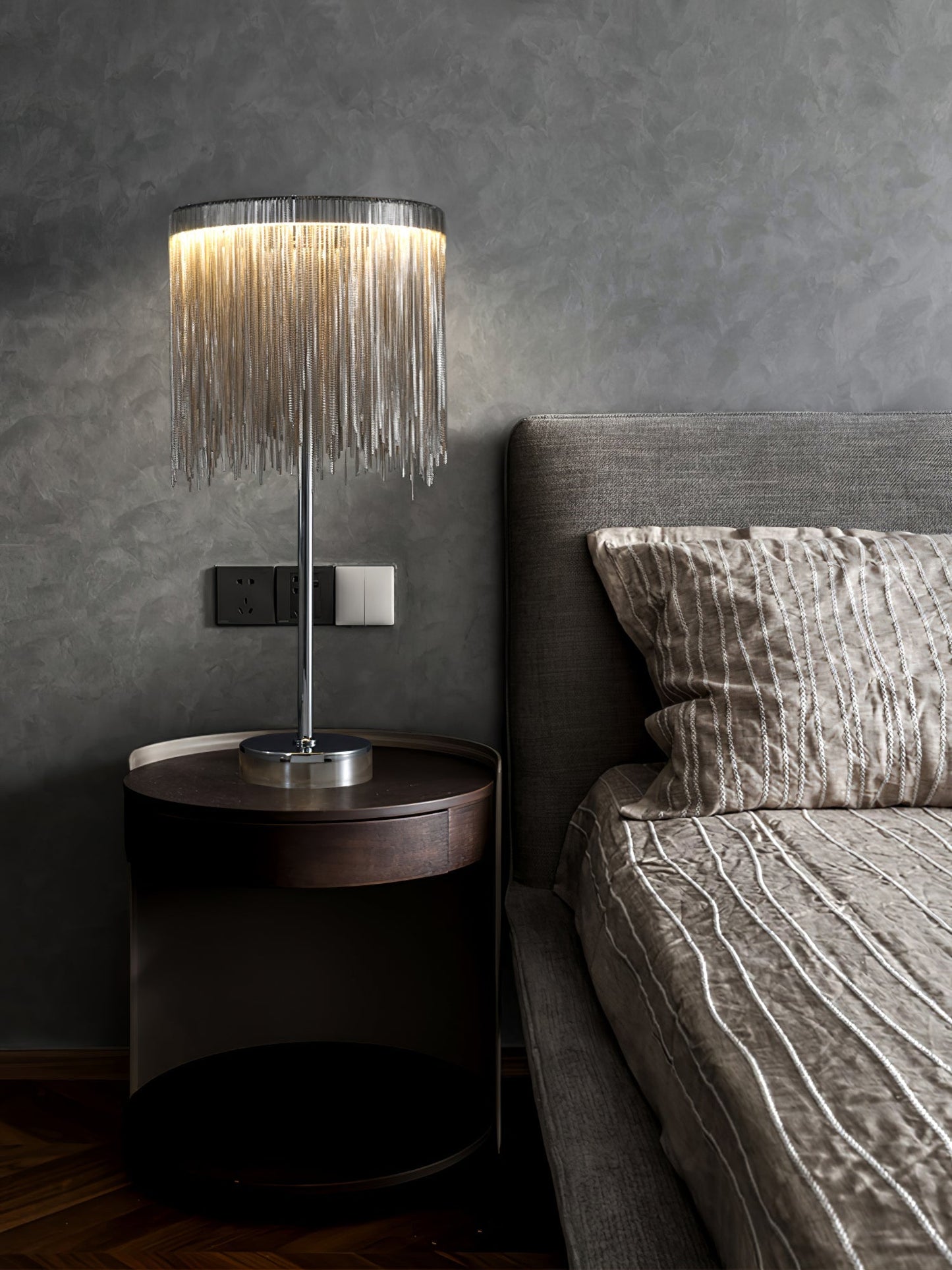 ChicGlow - Table Lamp with Sophisticated Tassel Details and Ambient Lighting