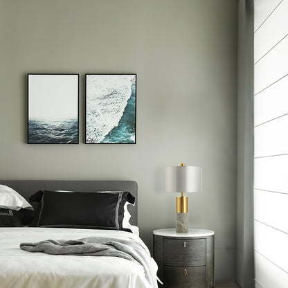 StoneRadiance - Elegant Bordlampe med Marmorbase og Moderne Linjer