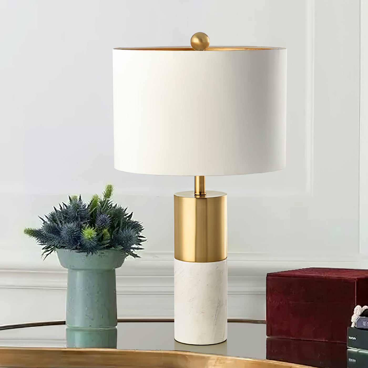 StoneRadiance - Elegant Bordlampe med Marmorbase og Moderne Linjer