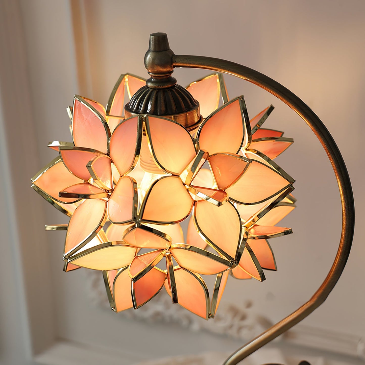 AuraLuxe - Lampe de table Capiz