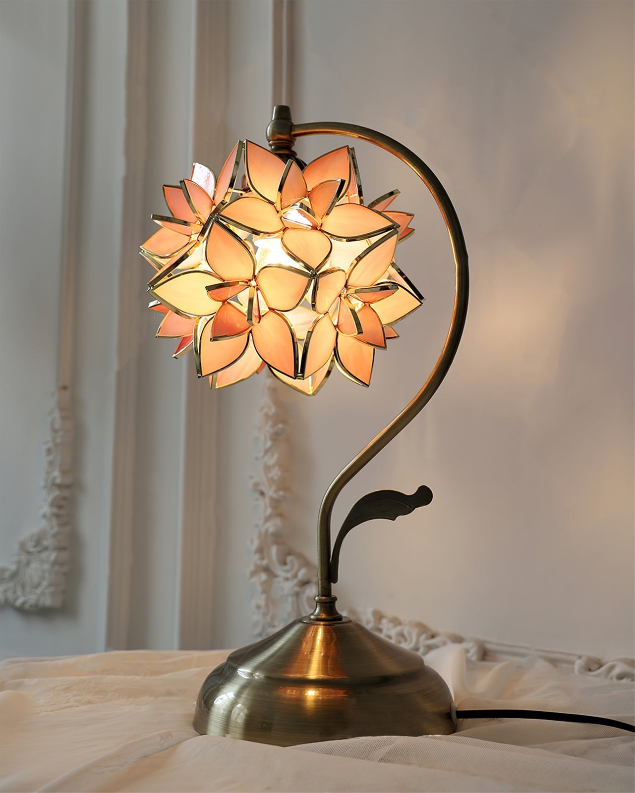 AuraLuxe - Lampe de table Capiz