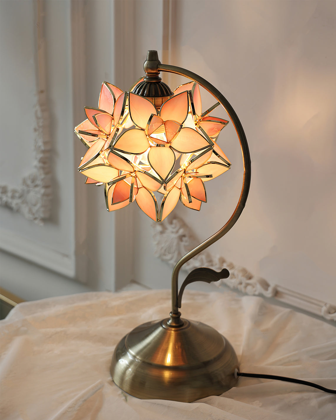 AuraLuxe - Lampe de table Capiz