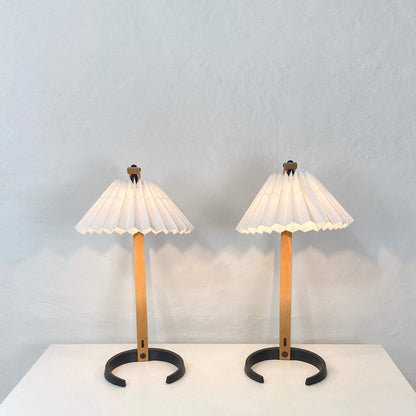 WoodFlow - Lampe de table avec des courbes naturelles et un design en bois