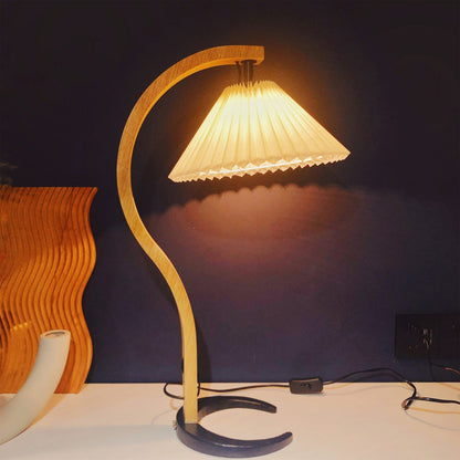 WoodFlow - Lampe de table avec des courbes naturelles et un design en bois