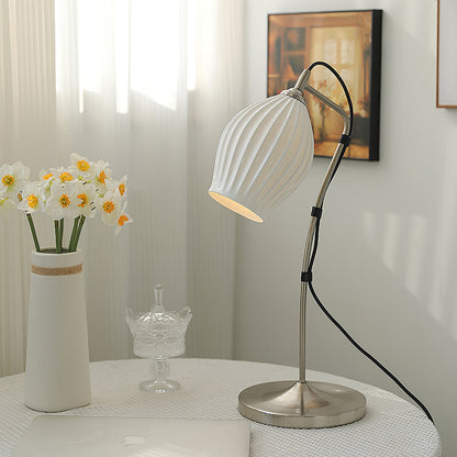 LumeCurve – Elegant Ceramic Table Lamp with Ribbed Texture
