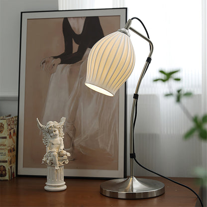 LumeCurve – Elegant Ceramic Table Lamp with Ribbed Texture