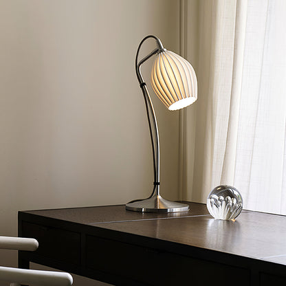 LumeCurve – Elegant Ceramic Table Lamp with Ribbed Texture