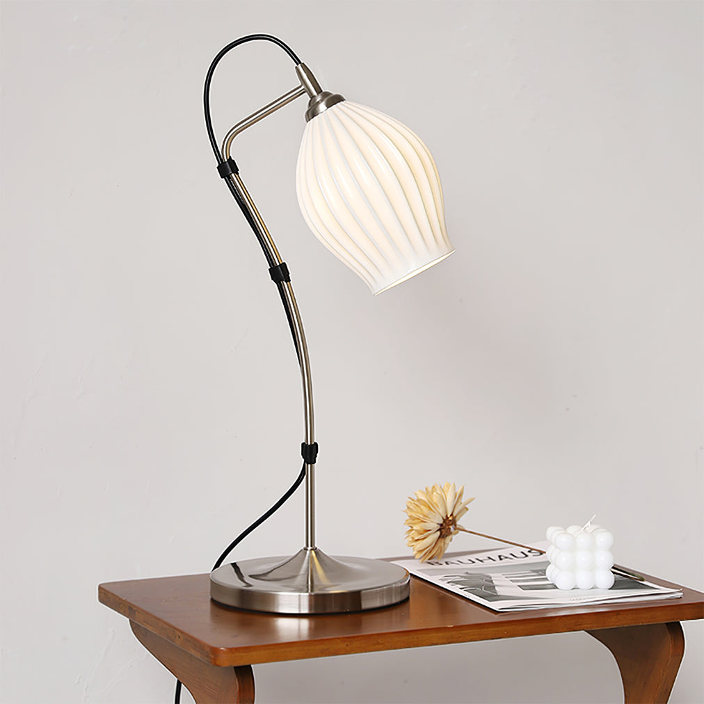 LumeCurve – Elegant Ceramic Table Lamp with Ribbed Texture