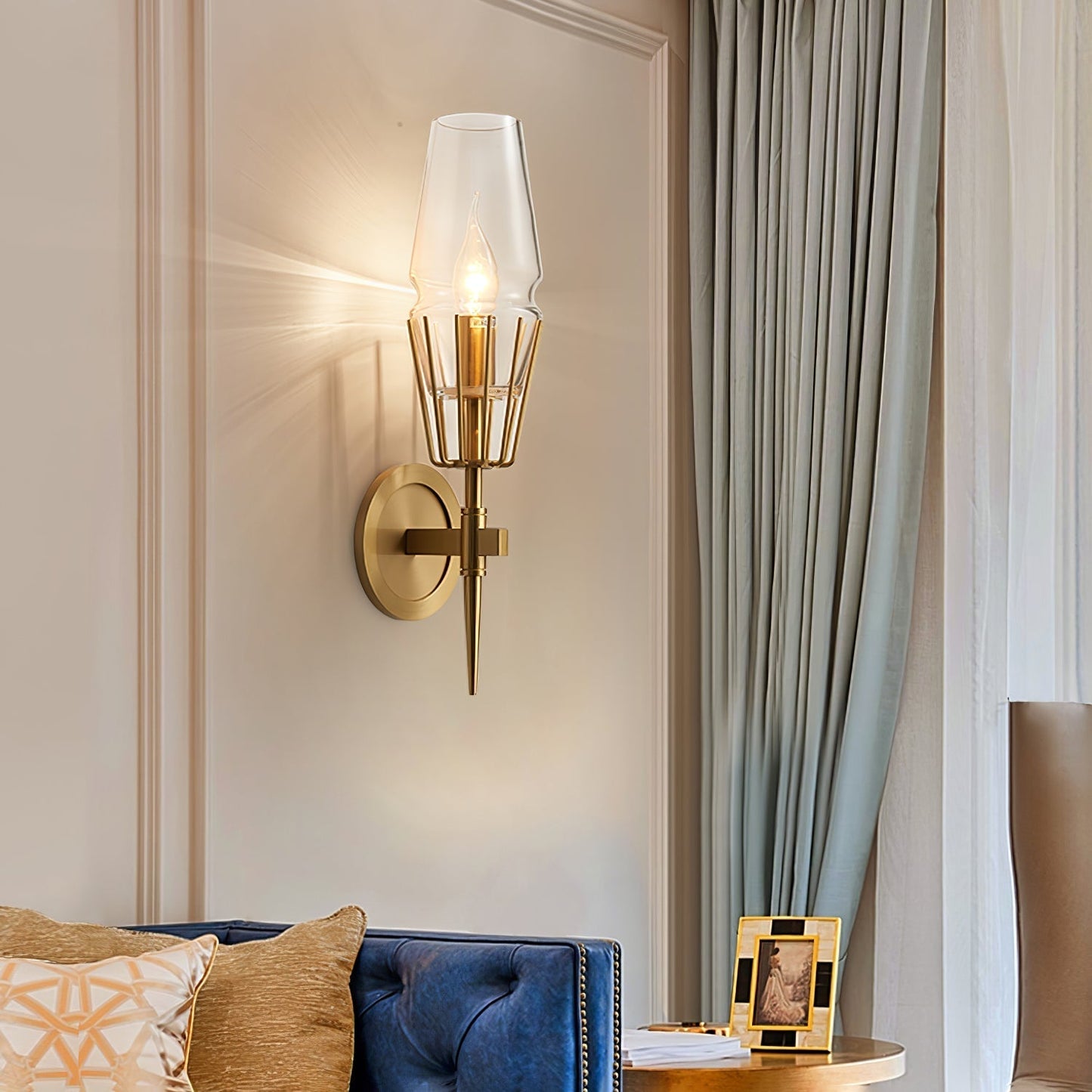 GoldGleam – Elegant Black and Gold Wall Lamp for a Luxe Look