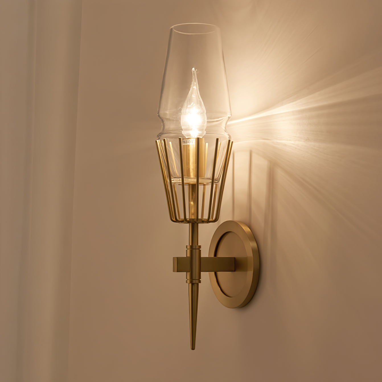 GoldGleam – Elegant Black and Gold Wall Lamp for a Luxe Look