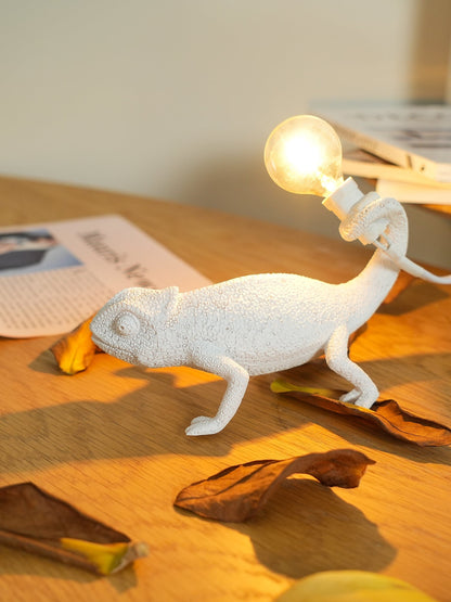 CamouGlow – Resin Table Lamp with Charming Chameleon Detail