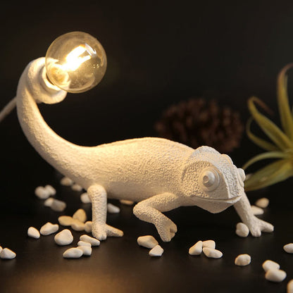 CamouGlow – Resin Table Lamp with Charming Chameleon Detail
