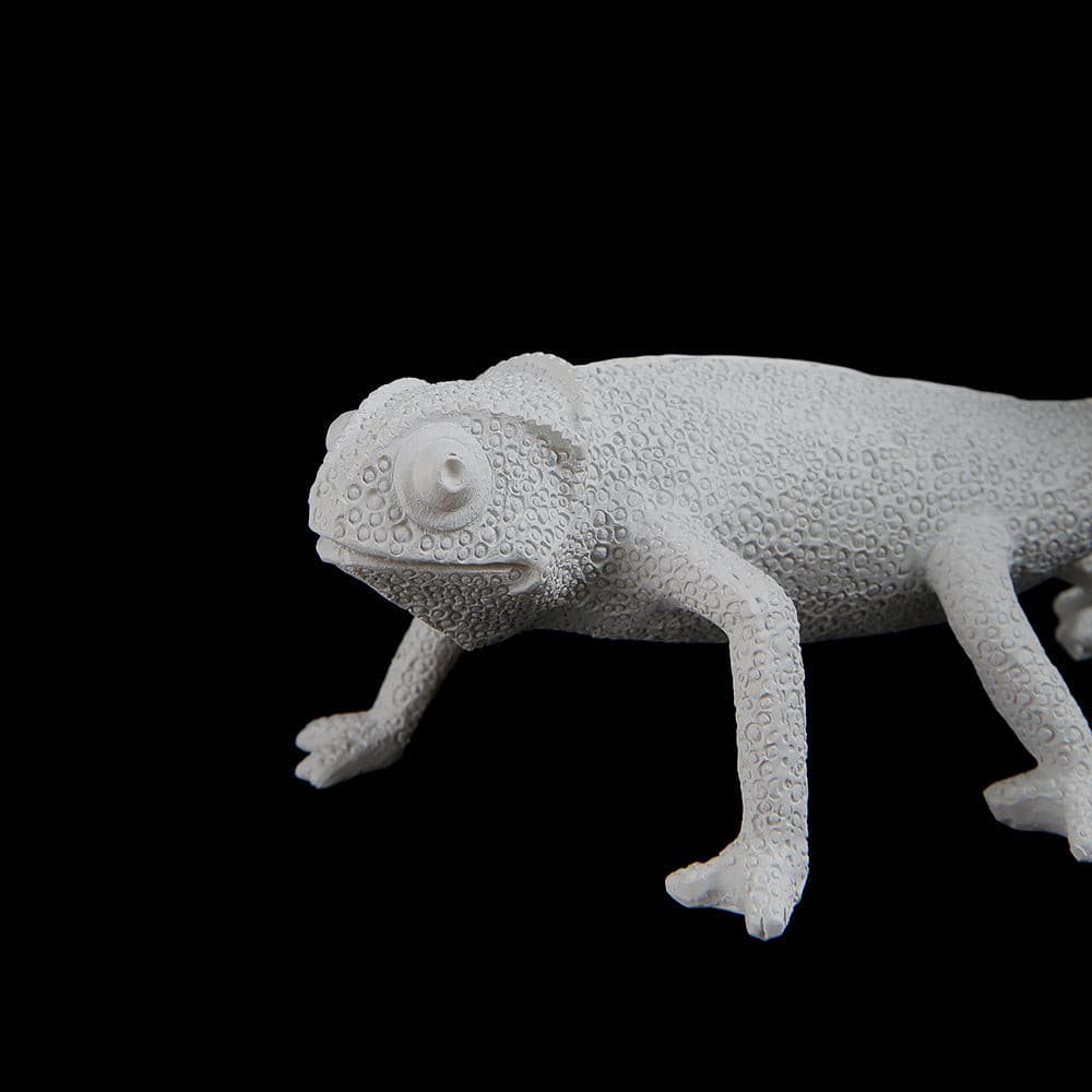 CamouGlow – Resin Table Lamp with Charming Chameleon Detail