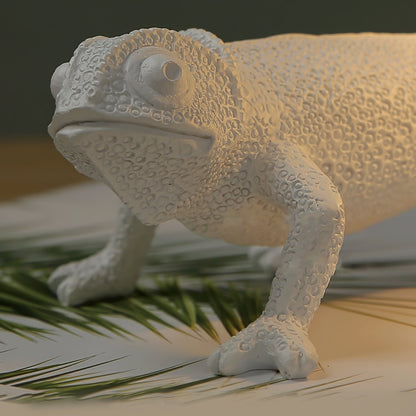 CamouGlow – Resin Table Lamp with Charming Chameleon Detail
